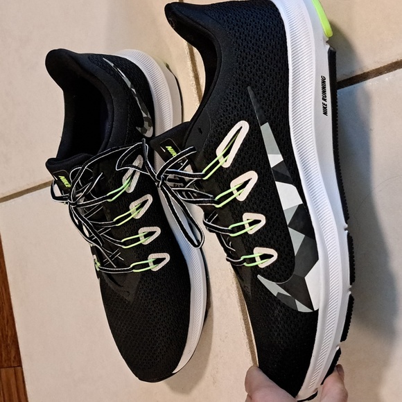 Mens 11 running shoes - Picture 2 of 8